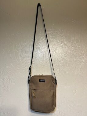 SS 18 Supreme crossbody bag